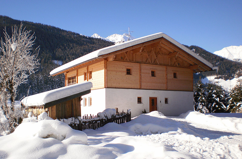 Winteransicht mit verschneiter Landschaft